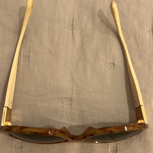 🔥HP🔥LINDA FARROWxTHE ROW. Light tortoise frames+leather wrapped earpieces. - Picture 8 of 15